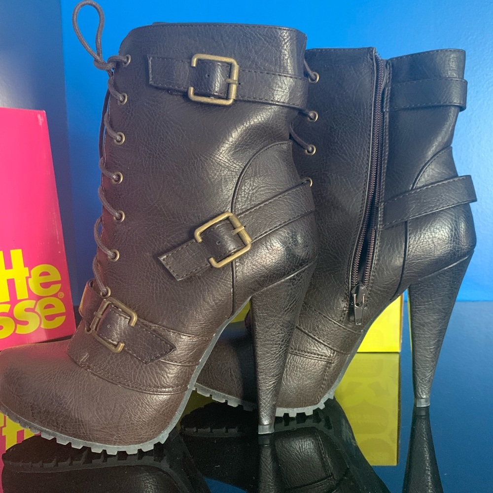Casual boots